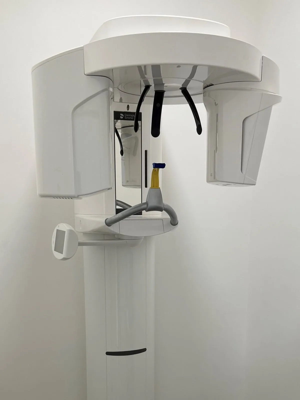 The Dentsply Sirona CBCT scanner at Campos Dental Edgware — captures a full 3D model of the jaw, teeth and surrounding anatomy in a single short scan.